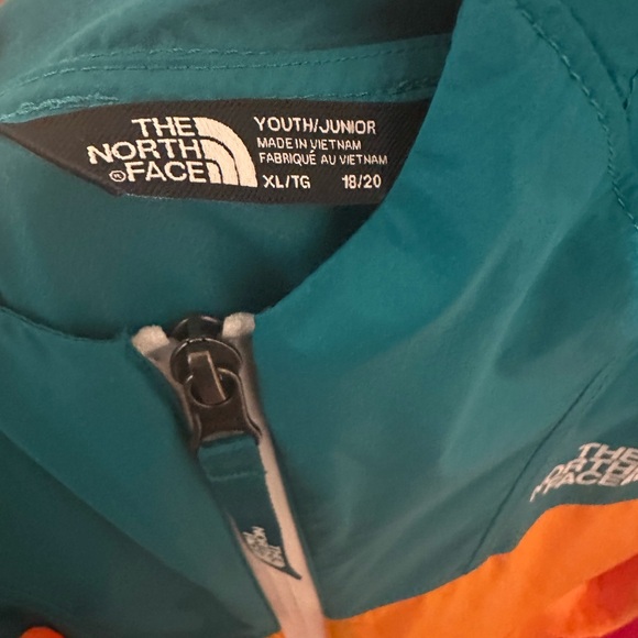 North face kids multi color windbreaker - Picture 3 of 3